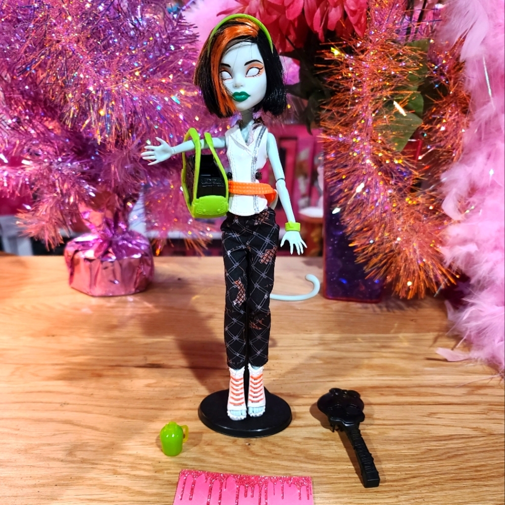 2014 MONSTER HIGH FREAKY FUSION INSPIRED SCARAH SCREAMS DOLL!